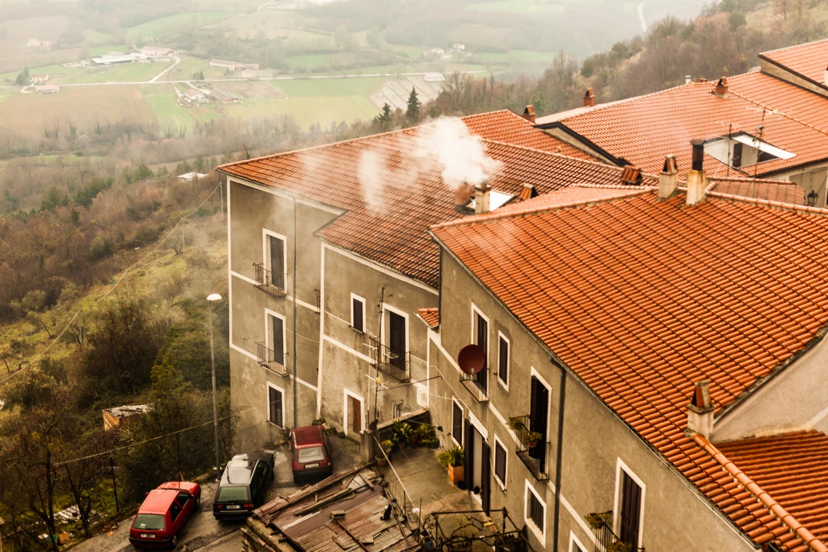 Guide Pratique : Déterminer la Pente Minimale pour Toiture en Bac Acier